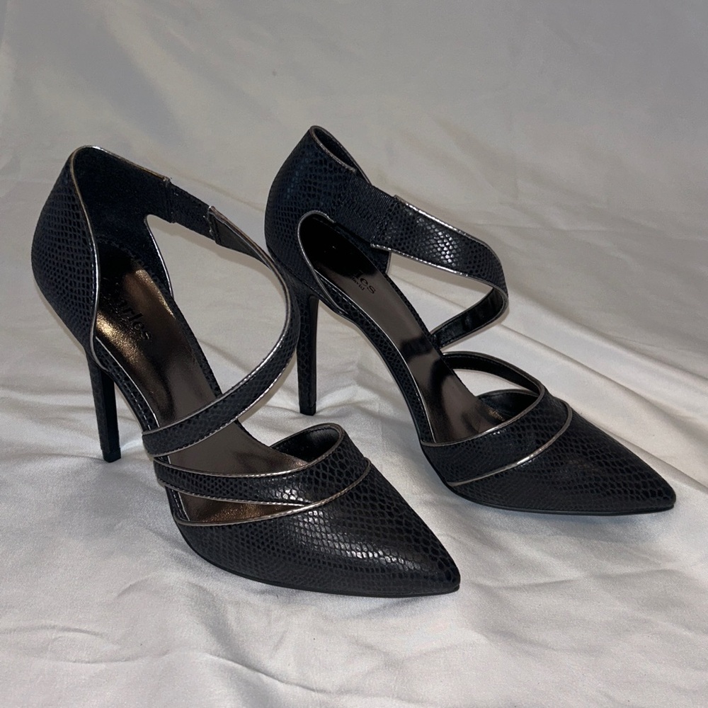 Charlies Elegant Black Textured Heels